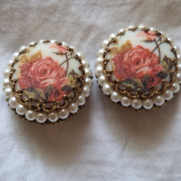 Vintage Rose & Seed Pearl ClipOn Button Earrings 1" Across Gold Tone Back - Picture 1 of 9
